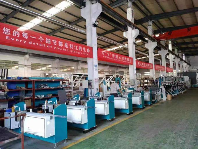 Cadena de producción de cristal aislador vertical gas que llena y que presiona el robot con el sistema del Ai 9