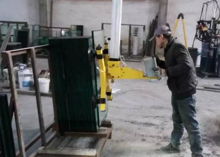 Cadena de producción de cristal aislador voladiza de elevación de la grúa 800KG y grúa de cristal con cuatro lechones