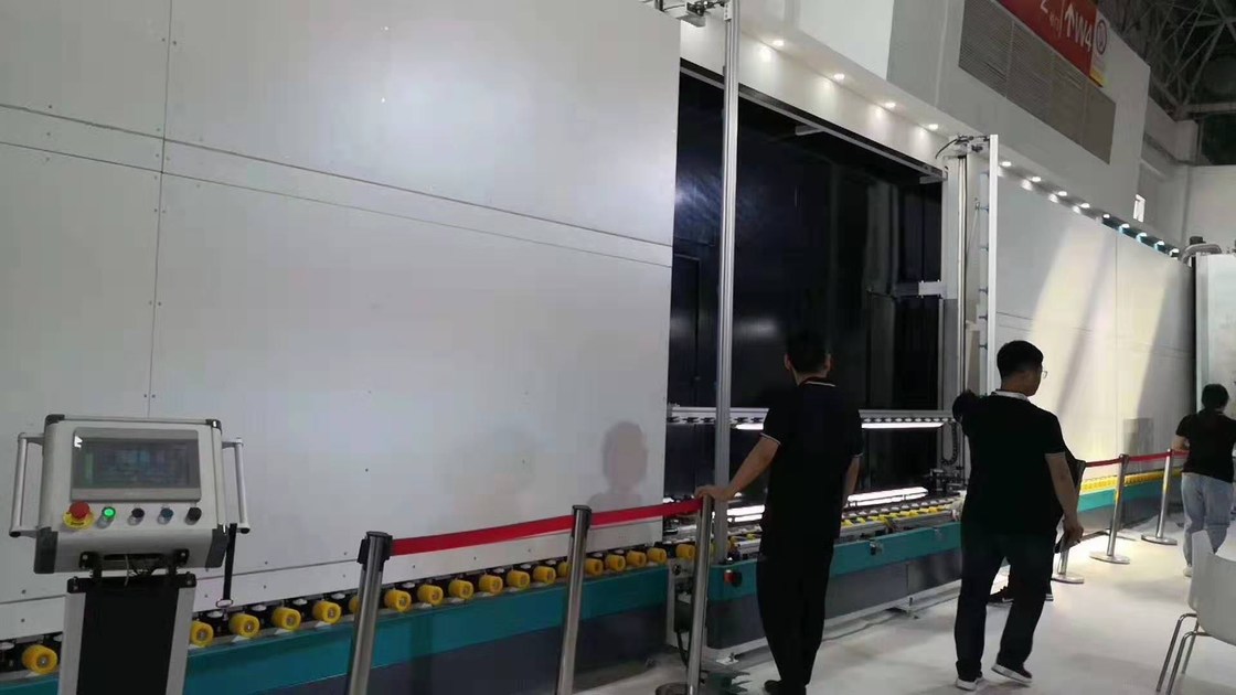 La cadena de producción de cristal aislador vertical LJBZ2535, puede ajustar automáticamente la profundidad del pegamento, indicador digital