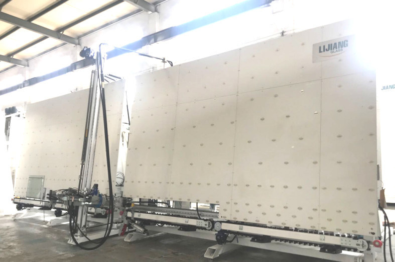 Máquina de cristal aislador automática del robot del lacre para 3 o 4 - vidrio del paso echado a un lado