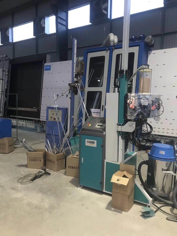 Cadena de producción de cristal aislador potente máquina de rellenar desecante automáticamente en los marcos del espaciador