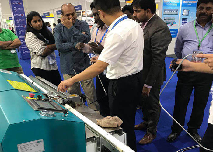 Máquina butílica automática del extrusor usada para cubrir el marco del espaciador para sellar el vidrio doble