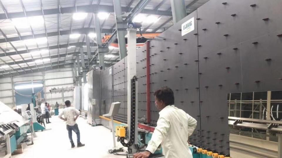 Máquina de pulir de 29m/min E del borde bajo vertical del vidrio para la supresión del borde de la película