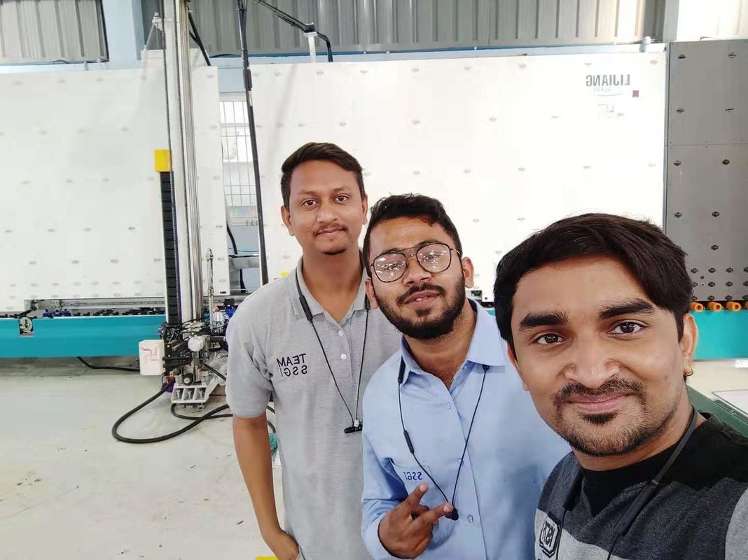 máquina de cristal del lacre del grueso 12-56 milímetro para el robot de cristal aislador del lacre del silicón