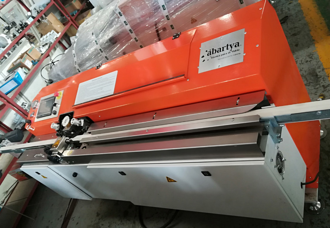 Protuberancia que cubre la máquina butílica del derretimiento caliente 47m/min para la máquina de cristal de la doble vidriera