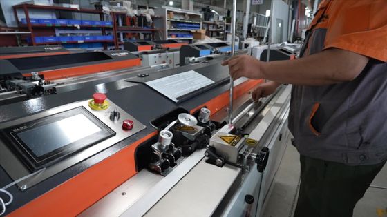 máquina butílica automática del extrusor 47m/min para el marco de aluminio del espaciador de la capa