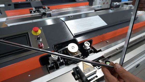 máquina butílica automática del extrusor 47m/min para el marco de aluminio del espaciador de la capa