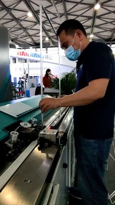Máquina butílica automática del extrusor de la velocidad estupenda para el proceso de cristal aislador
